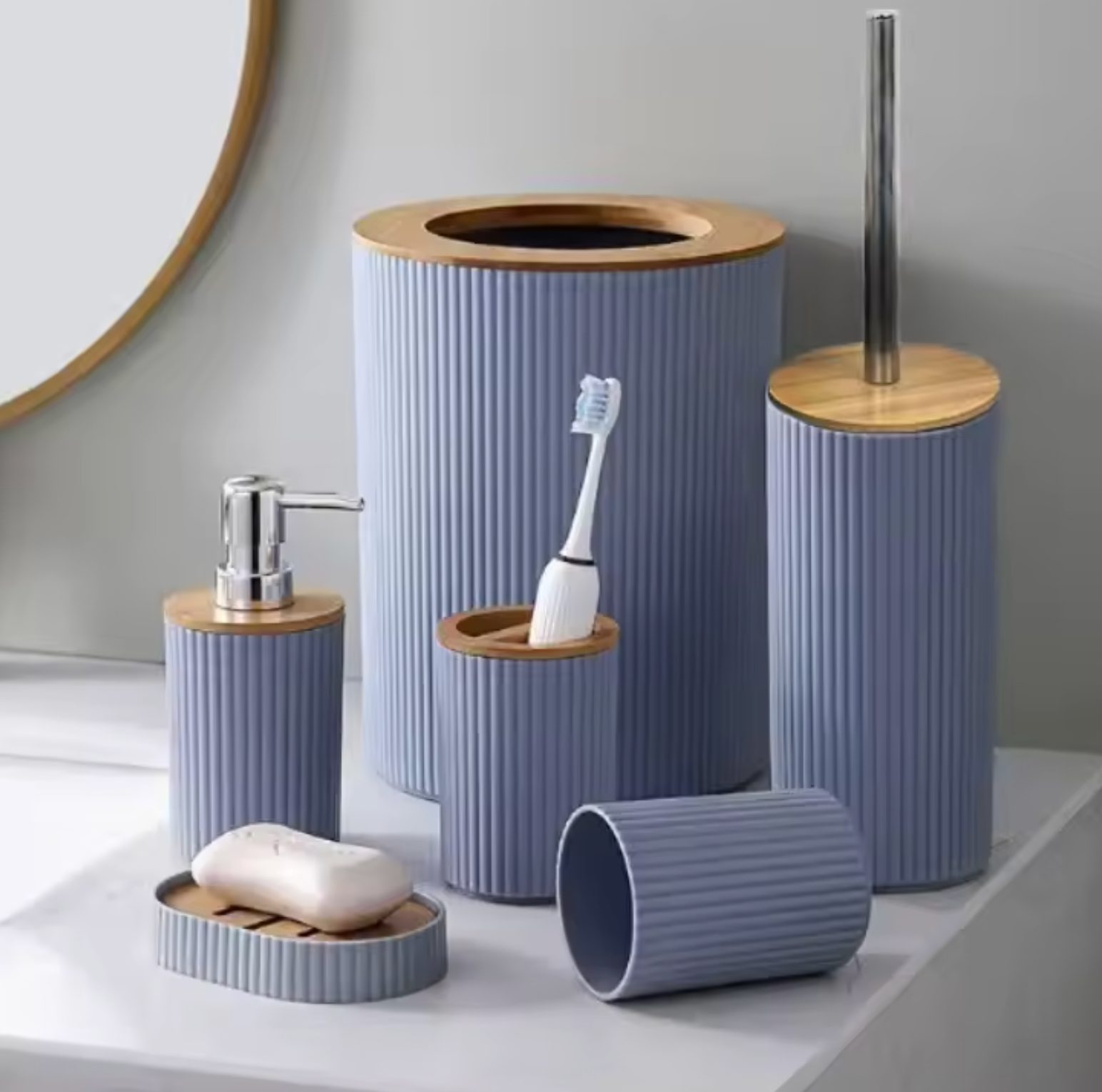 Set de accesorios para lucir un baño elegante y organizado
